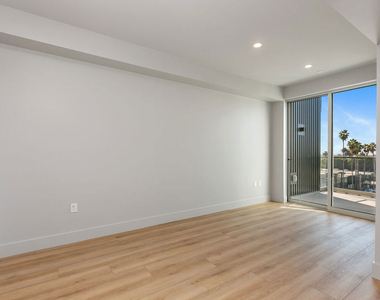 12431 Rochester Avenue - Photo Thumbnail 9