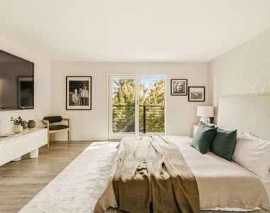 2753 La Cuesta Drive - Photo Thumbnail 21
