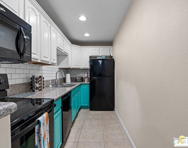 575 N Villa Court - Photo Thumbnail 11