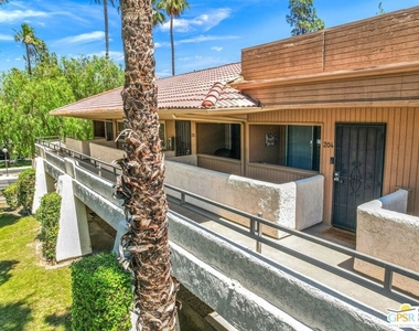575 N Villa Court - Photo Thumbnail 2