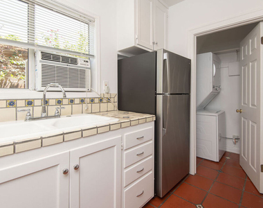 522 N Alta Vista Boulevard - Photo Thumbnail 4