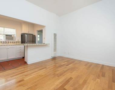 522 N Alta Vista Boulevard - Photo Thumbnail 3