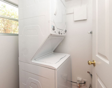522 N Alta Vista Boulevard - Photo Thumbnail 6