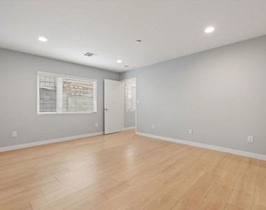 6117 1/2 Fountain Avenue - Photo Thumbnail 5