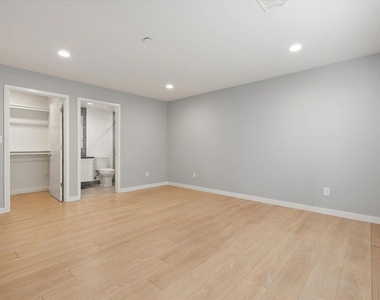 6117 1/2 Fountain Avenue - Photo Thumbnail 3