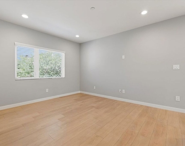 6117 1/2 Fountain Avenue - Photo Thumbnail 10