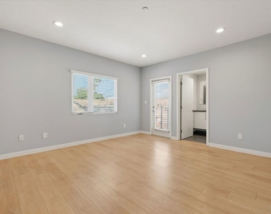 6117 1/2 Fountain Avenue - Photo Thumbnail 21