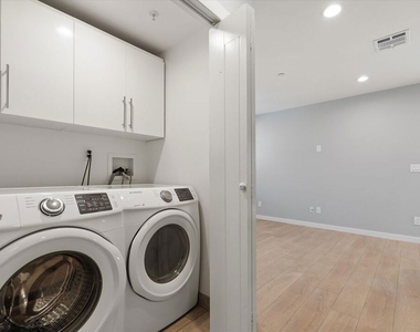 6117 1/2 Fountain Avenue - Photo Thumbnail 8