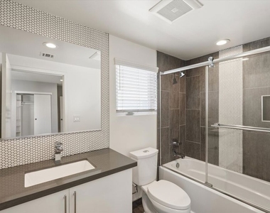 6117 1/2 Fountain Avenue - Photo Thumbnail 6