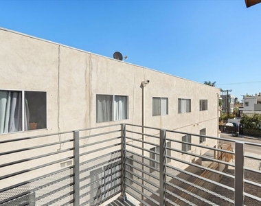 6117 1/2 Fountain Avenue - Photo Thumbnail 18