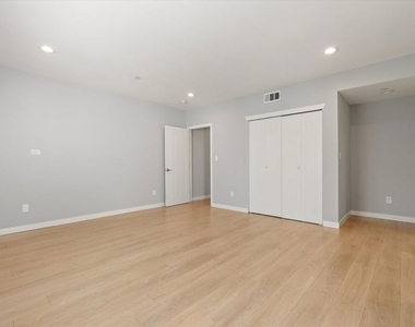 6117 1/2 Fountain Avenue - Photo Thumbnail 16