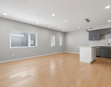 6117 1/2 Fountain Avenue - Photo Thumbnail 15