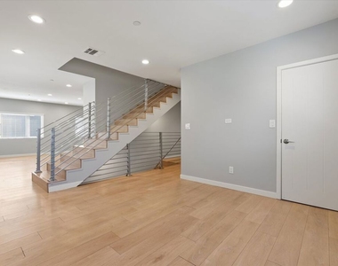6117 1/2 Fountain Avenue - Photo Thumbnail 9