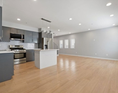 6117 1/2 Fountain Avenue - Photo Thumbnail 11
