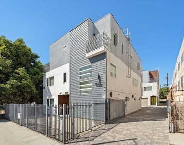 6117 1/2 Fountain Avenue - Photo Thumbnail 1