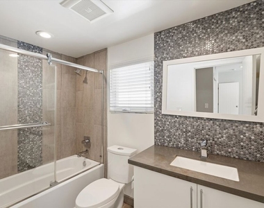 6117 1/2 Fountain Avenue - Photo Thumbnail 17