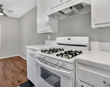 5361 Russell Avenue - Photo Thumbnail 8