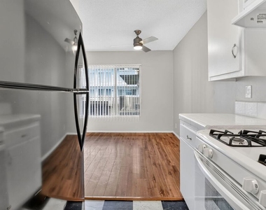 5361 Russell Avenue - Photo Thumbnail 4