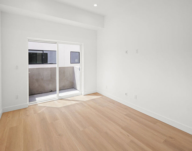 11010 Hortense Street - Photo Thumbnail 5