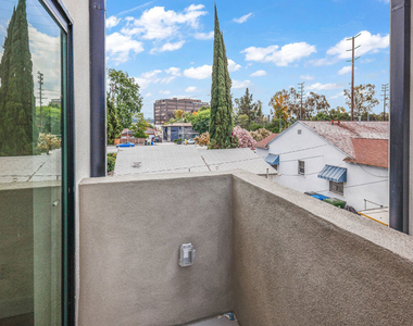 11010 Hortense Street - Photo Thumbnail 11