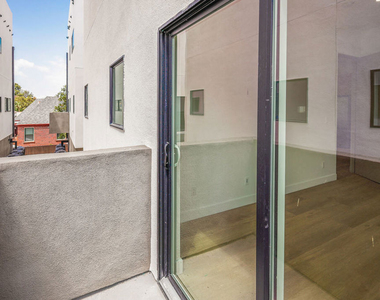 11010 Hortense Street - Photo Thumbnail 10