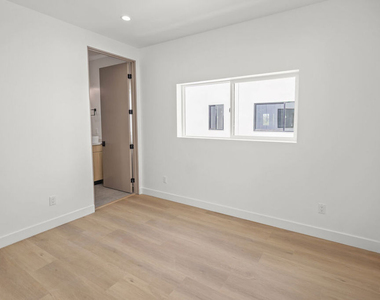 11010 Hortense Street - Photo Thumbnail 14