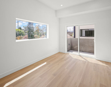 11010 Hortense Street - Photo Thumbnail 6