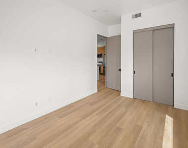 11010 Hortense Street - Photo Thumbnail 7