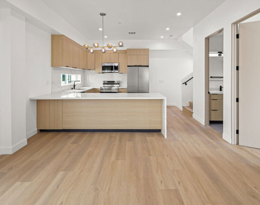 11010 Hortense Street - Photo Thumbnail 2