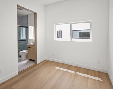 11010 Hortense Street - Photo Thumbnail 21