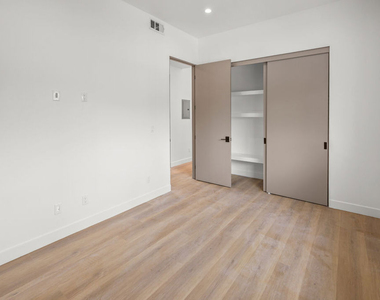 11010 Hortense Street - Photo Thumbnail 17