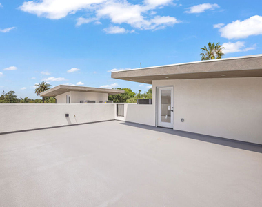 11010 Hortense Street - Photo Thumbnail 32