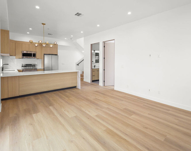 11010 Hortense Street - Photo Thumbnail 29