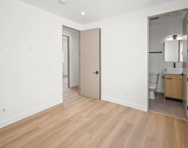 11010 Hortense Street - Photo Thumbnail 13