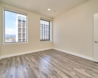 3810 Wilshire Boulevard - Photo Thumbnail 4
