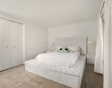 222 Dickenson Avenue - Photo Thumbnail 6