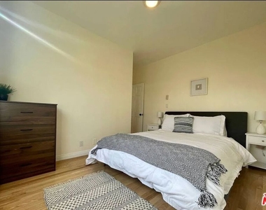1141 19th Street - Photo Thumbnail 16
