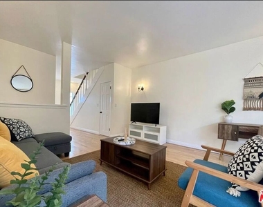 1141 19th Street - Photo Thumbnail 6