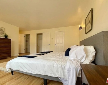 1141 19th Street - Photo Thumbnail 13