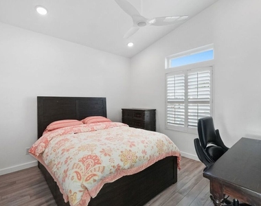 29500 Heathercliff Road - Photo Thumbnail 22