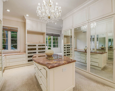 70 Beverly Parkway - Photo Thumbnail 16