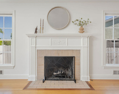 4712 Burnet Avenue - Photo Thumbnail 4