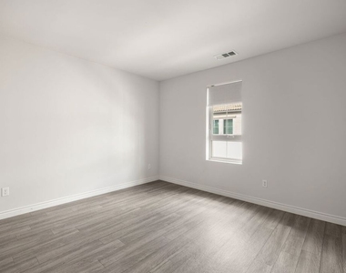 14122 W Willow Lane - Photo Thumbnail 23