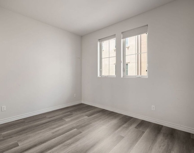 14122 W Willow Lane - Photo Thumbnail 15
