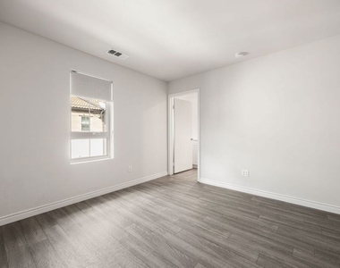 14122 W Willow Lane - Photo Thumbnail 24