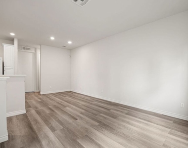 14122 W Willow Lane - Photo Thumbnail 3