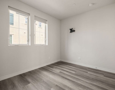 14122 W Willow Lane - Photo Thumbnail 16