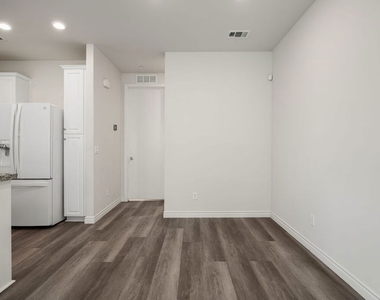14122 W Willow Lane - Photo Thumbnail 11