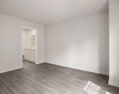 14122 W Willow Lane - Photo Thumbnail 21
