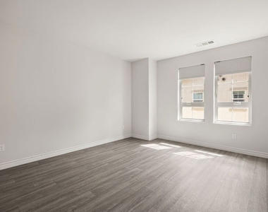 14122 W Willow Lane - Photo Thumbnail 20